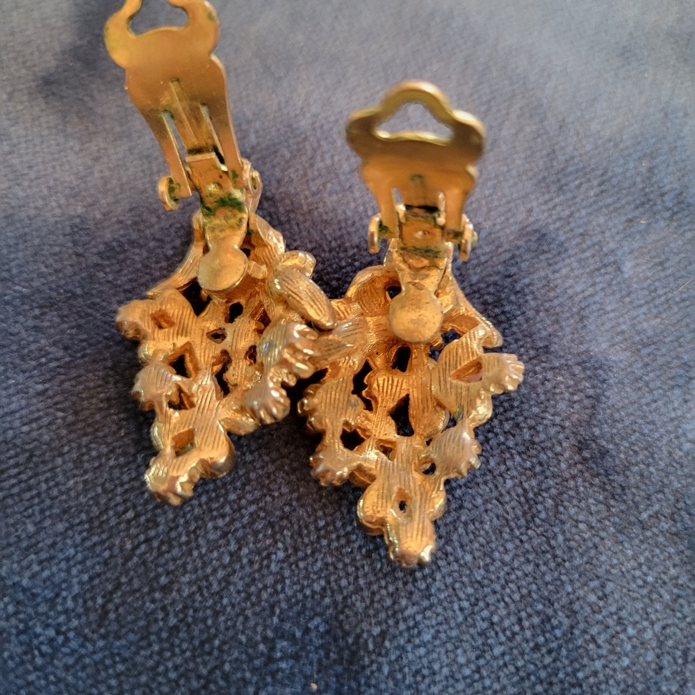 2 Pairs Vintage Clip-On Earrings ~ MCM ~ Floral ~ Pretty - Picture 12 of 15